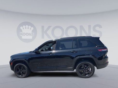 Used 2023 Jeep Grand Cherokee Altitude AWD/4WD image 8