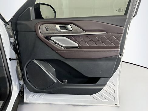 Used 2025 Ford Explorer Platinum w/ LUX Leather Package image 36