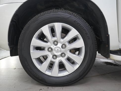 Used 2019 Toyota Sequoia Platinum AWD/4WD image 38