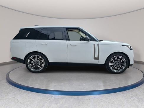 Certified 2023 Land Rover Range Rover SE image 4