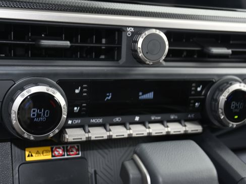 Used 2025 Toyota 4Runner Limited w/ Tow Technology Package image 16