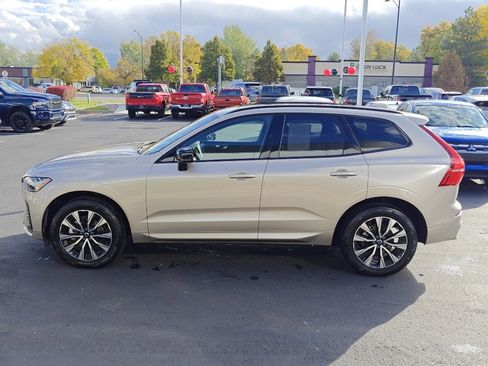 Used 2025 Volvo XC60 B5 Plus image 4