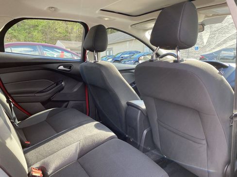 Used 2012 Ford Focus SE FWD image 19