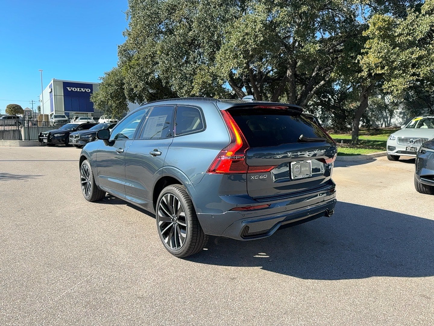 Used 2026 Volvo XC60 B5 Ultra w/ Protection Package Premier AWD/4WD image 4
