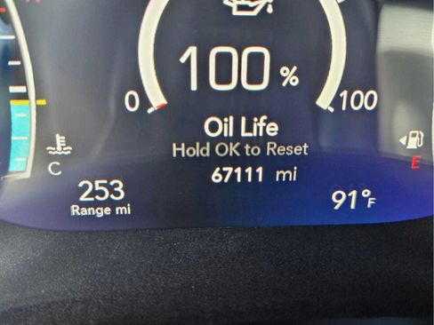 Used 2023 Chrysler Pacifica Touring-L FWD image 27