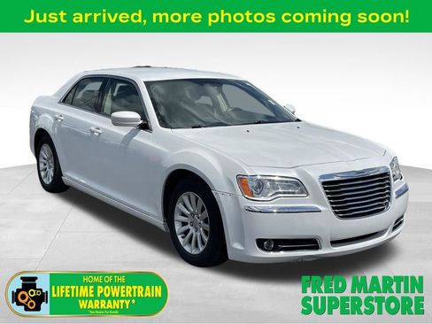 Used 2014 Chrysler 300 w/ Driver Convenience Group RWD image 1