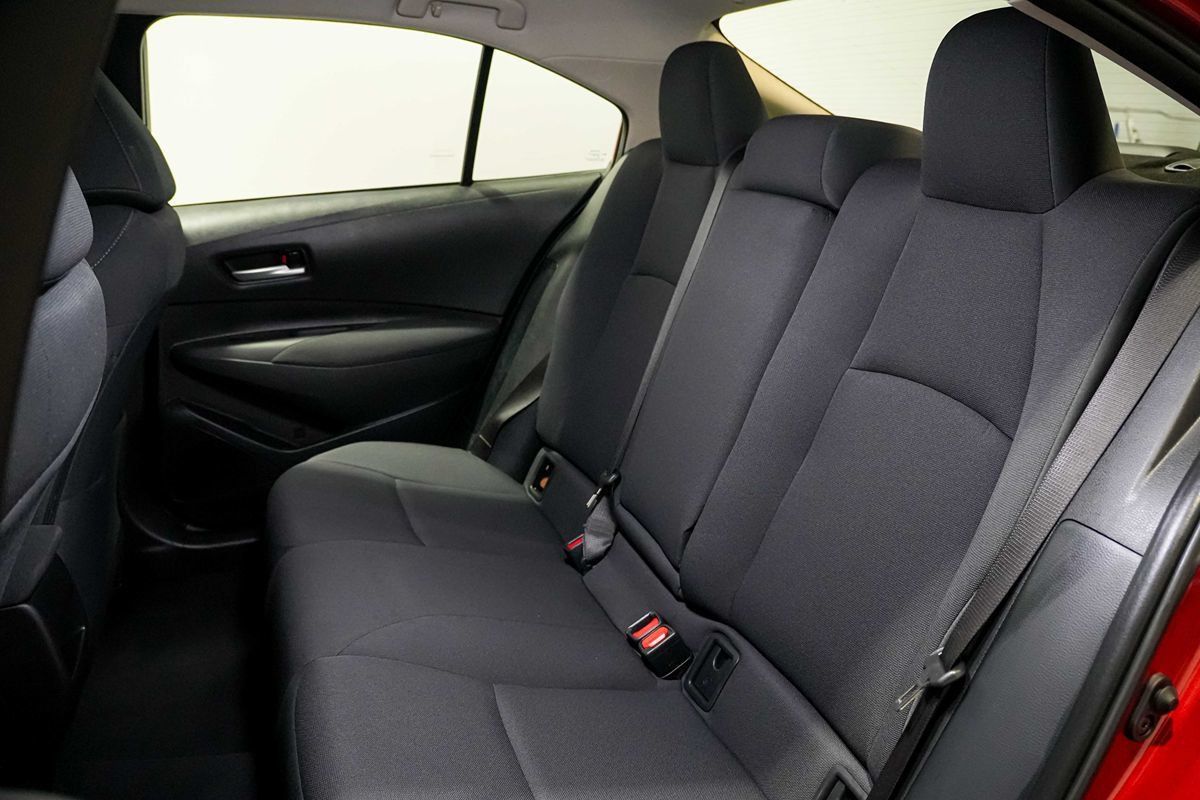 Used 2021 Toyota Corolla LE FWD image 15