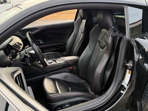 Used 2017 Audi R8 V10 w/ Ceramic Brake Package image 32