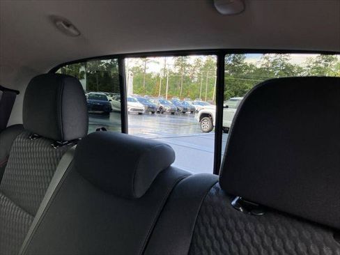 Certified 2022 Toyota Tacoma SR5 AWD/4WD image 22