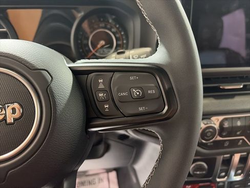Used 2025 Jeep Wrangler Sport AWD/4WD image 26