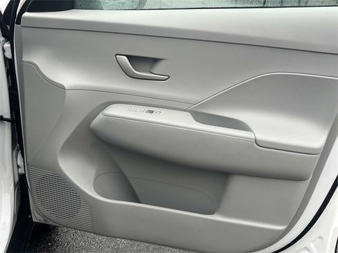 Certified 2025 Hyundai Kona SEL image 9