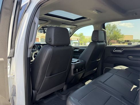 Used 2024 Chevrolet Silverado 1500 LT Trail Boss w/ Convenience Package II AWD/4WD image 22