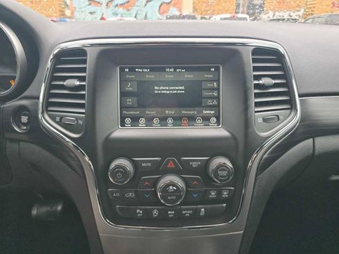 Used 2020 Jeep Grand Cherokee Laredo image 12