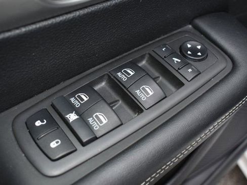 Used 2021 Chrysler Pacifica Limited w/ S Appearance Package image 15