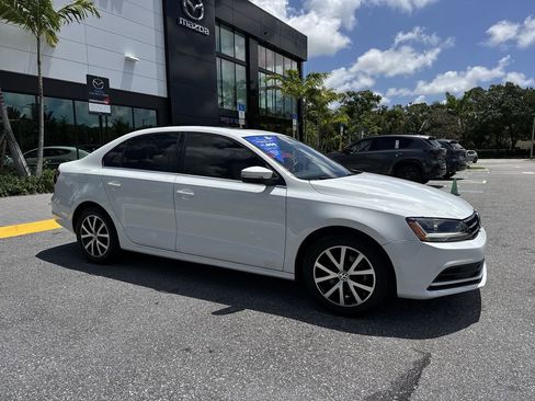 Used 2017 Volkswagen Jetta SE FWD image 6