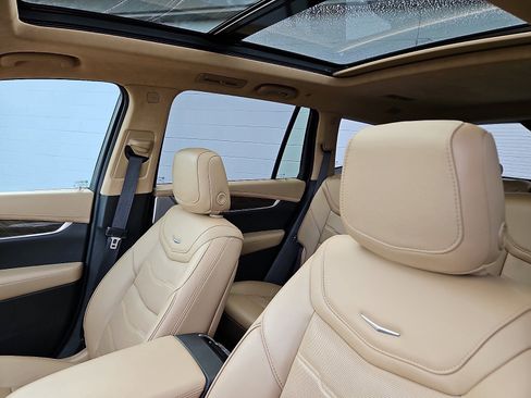 Used 2020 Cadillac XT6 Premium Luxury w/ Platinum Package image 9