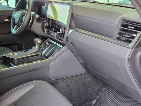 Used 2025 Lexus GX 550 w/ Accessory Package (2T) AWD/4WD image 27