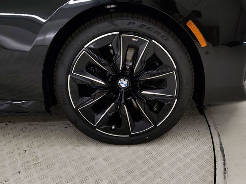 New 2025 BMW i7 xDrive60 w/ Premium Package image 4