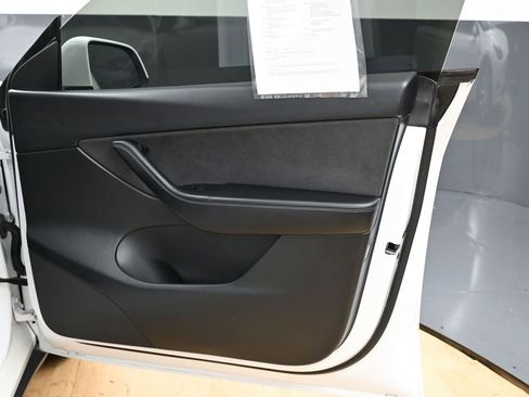Used 2021 Tesla Model Y Long Range AWD/4WD image 40