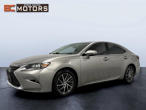 Used 2018 Lexus ES 350 FWD image 2