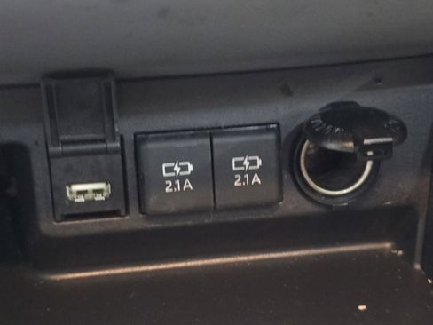 Used 2021 Toyota Highlander XLE image 29