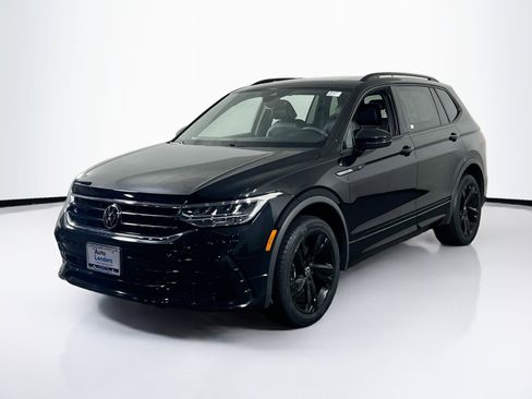 Used 2023 Volkswagen Tiguan SE R-Line image 1