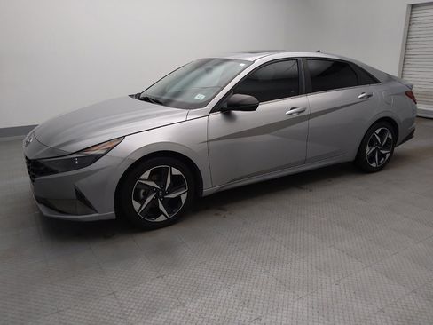 Used 2021 Hyundai Elantra SEL w/ Convenience + Premium Package FWD image 2