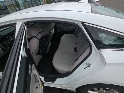 Used 2015 Hyundai Sonata SE FWD image 11