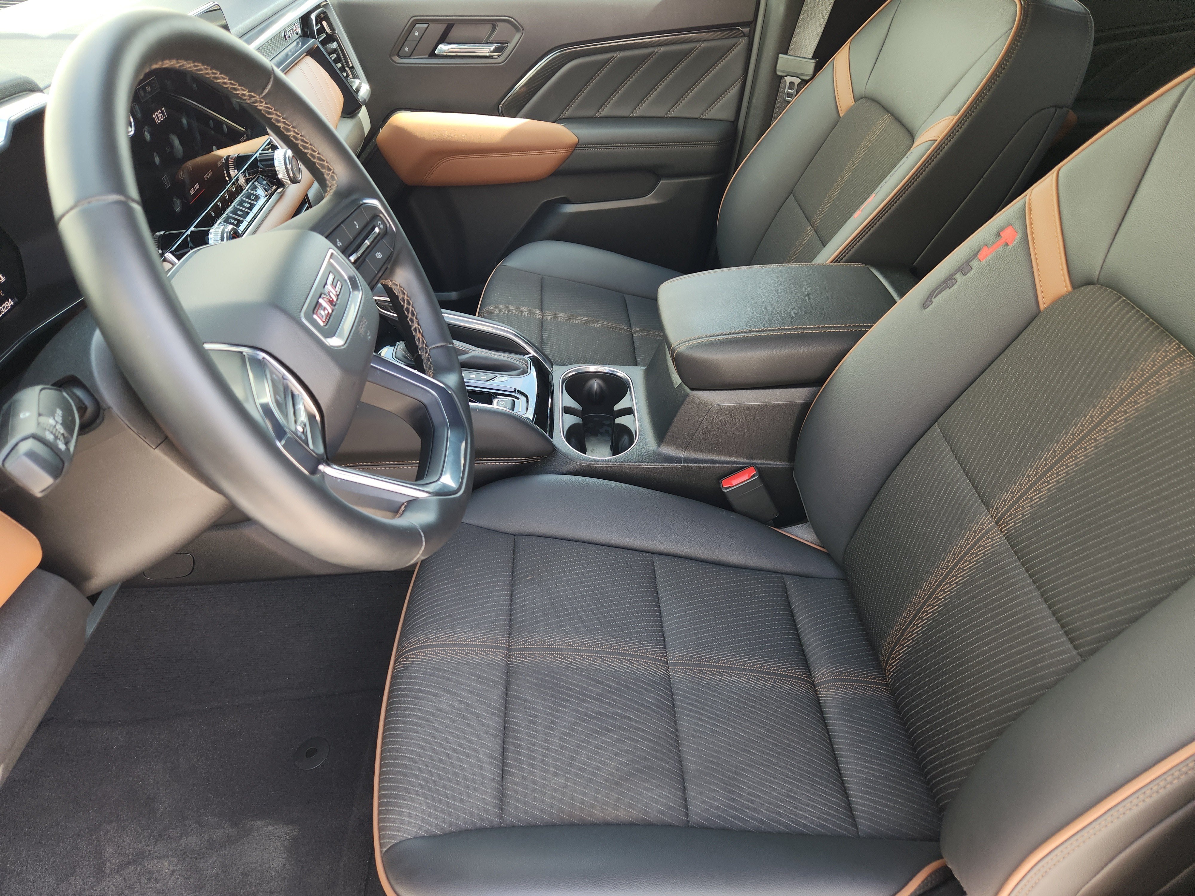 Used 2024 GMC Canyon AT4 w/ Canyon Safety Plus Package AWD/4WD image 15