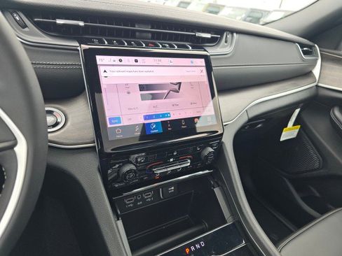 New 2025 Jeep Grand Cherokee Limited AWD/4WD image 33