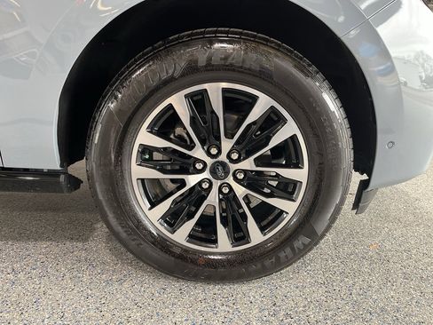 Used 2025 Ford Expedition Platinum image 37