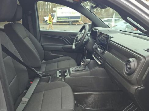 Used 2023 Chevrolet Colorado W/T image 2