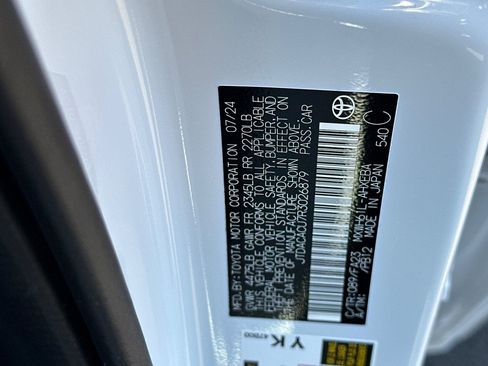 Used 2024 Toyota Prius Prime FWD image 36