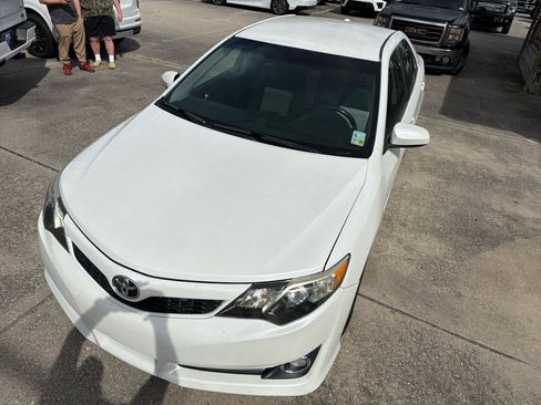 Used 2014 Toyota Camry SE FWD image 13