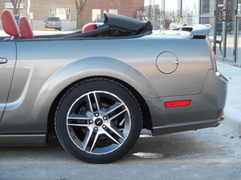 Used 2005 Ford Mustang GT Premium image 13