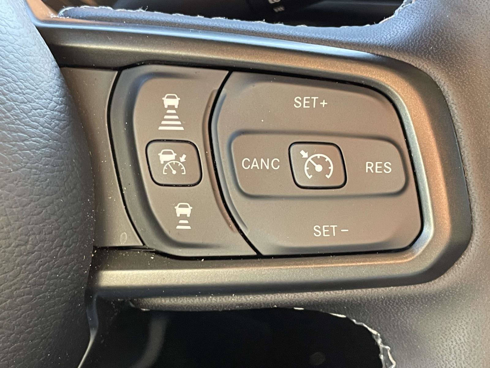 Certified 2026 Jeep Gladiator Sport AWD/4WD image 9