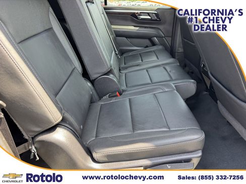 Used 2025 Chevrolet Suburban Z71 AWD/4WD image 10