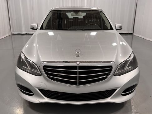 Used 2014 Mercedes-Benz E 250 BlueTEC 4MATIC Sedan image 3