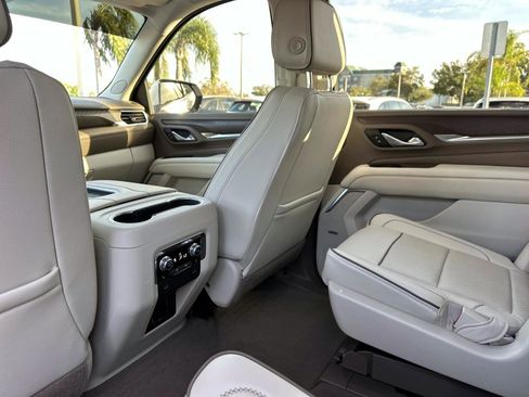 Used 2021 GMC Yukon XL Denali image 15