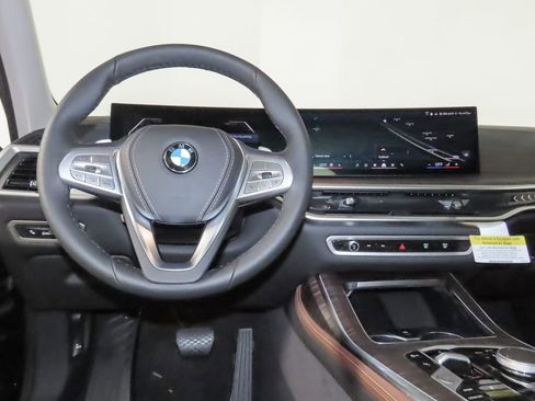 Used 2025 BMW X7 xDrive40i w/ Premium Package AWD/4WD image 17