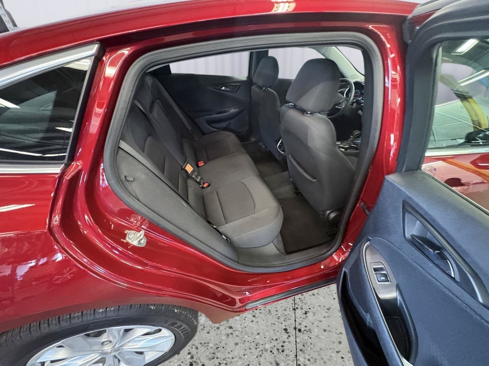 Used 2025 Chevrolet Malibu LT FWD image 18