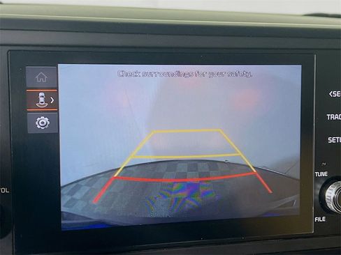 Used 2024 Kia Carnival LX image 13