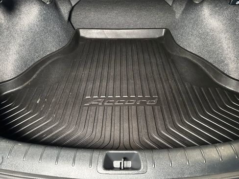 Used 2017 Honda Accord EX-L image 23
