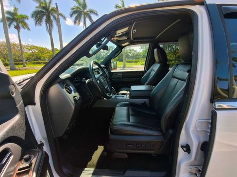 Used 2017 Ford Expedition Platinum RWD image 27