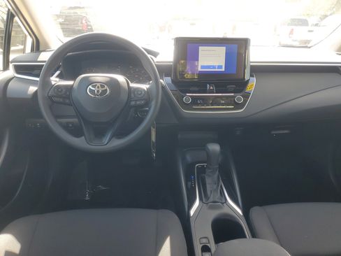Used 2025 Toyota Corolla LE image 10