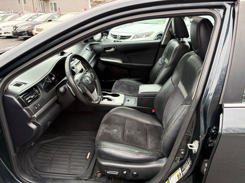 Used 2013 Toyota Camry SE w/ Leather Pkg image 10