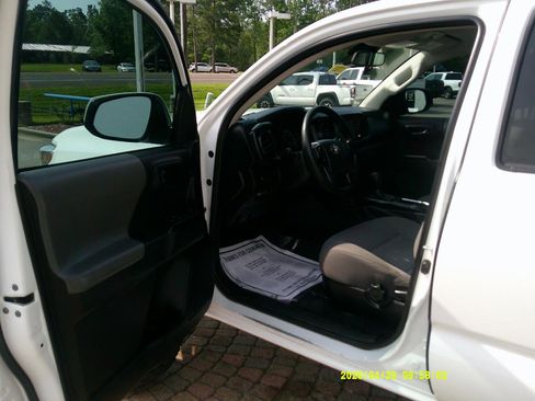 Used 2023 Toyota Tacoma SR AWD/4WD image 8