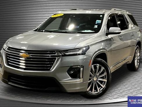 Used 2023 Chevrolet Traverse Premier FWD image 1