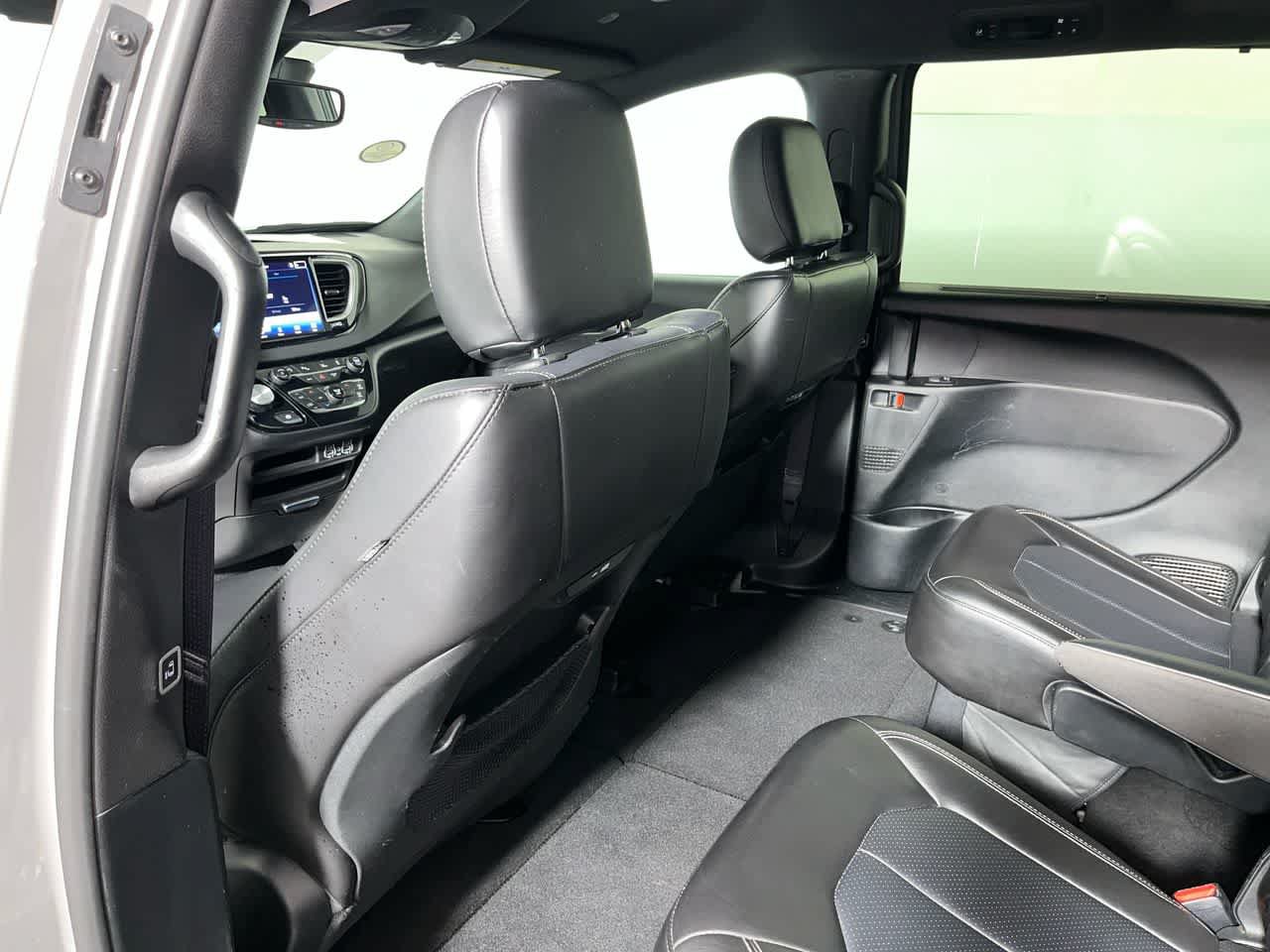 Used 2025 Chrysler Pacifica Select FWD image 25
