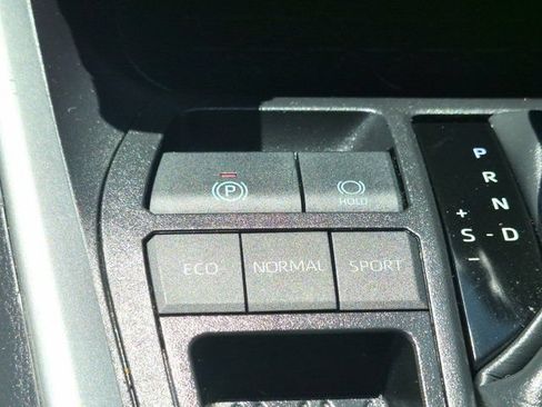 Used 2025 Toyota RAV4 XLE FWD image 21